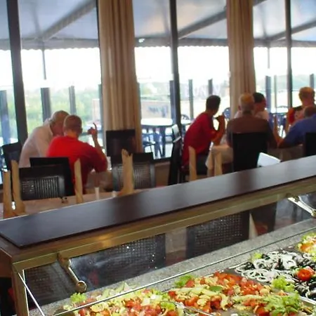 מלון Smartline Meridian 4*